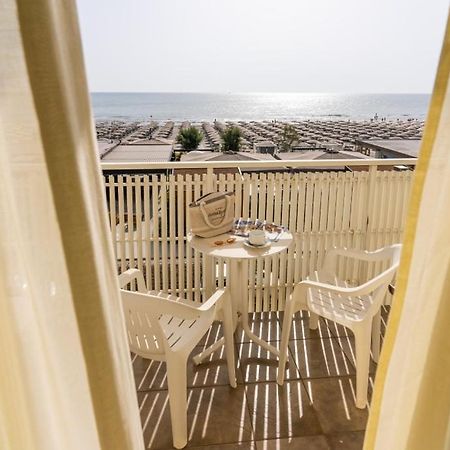 Hotel Byron Milano Marittima Extérieur photo