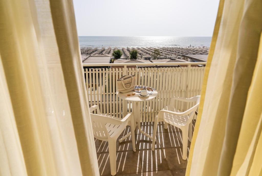 Hotel Byron Milano Marittima Extérieur photo
