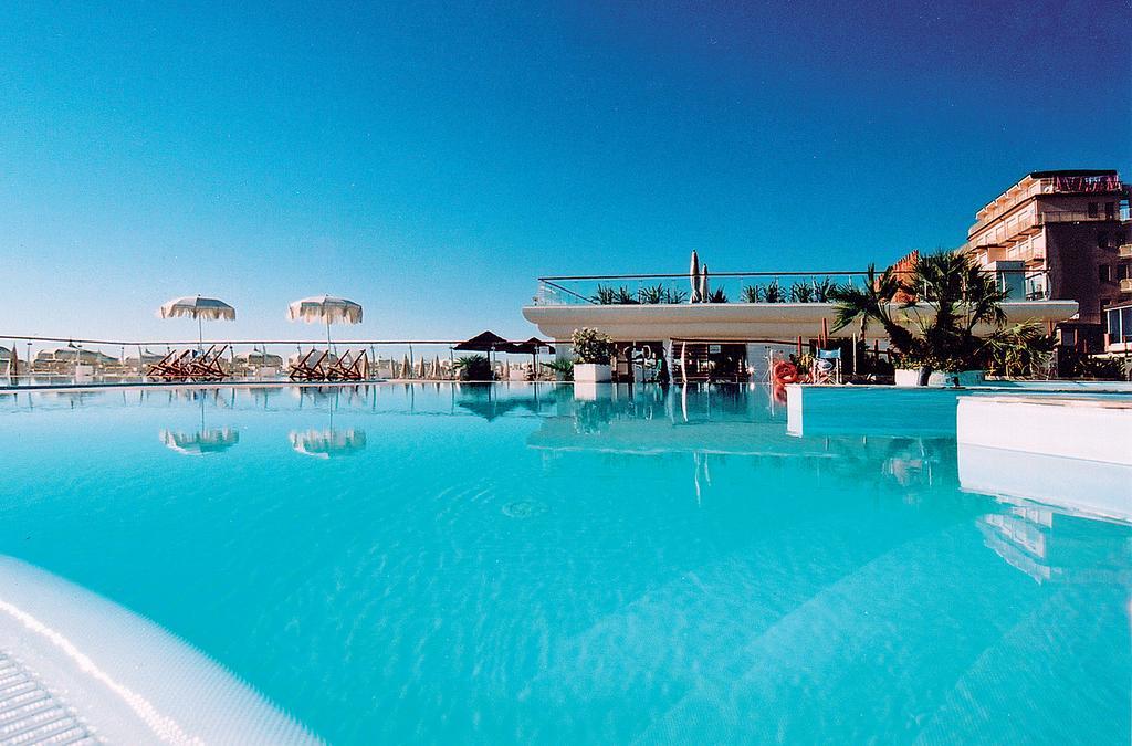 Hotel Byron Milano Marittima Extérieur photo