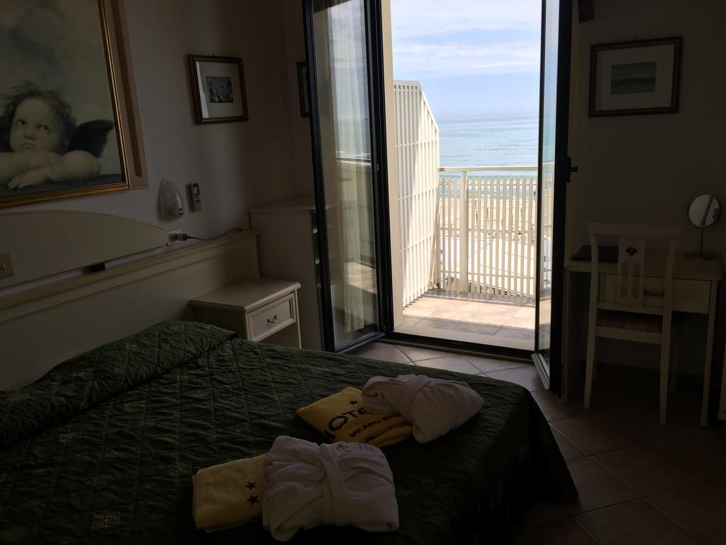 Hotel Byron Milano Marittima Extérieur photo