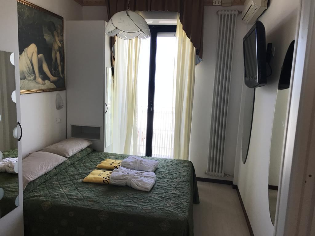 Hotel Byron Milano Marittima Extérieur photo