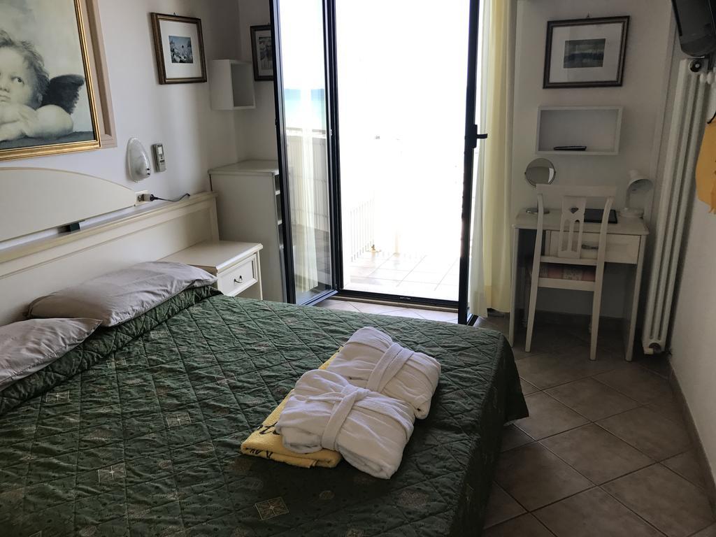 Hotel Byron Milano Marittima Extérieur photo