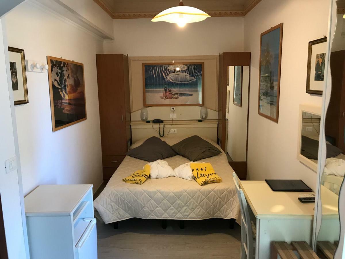 Hotel Byron Milano Marittima Extérieur photo