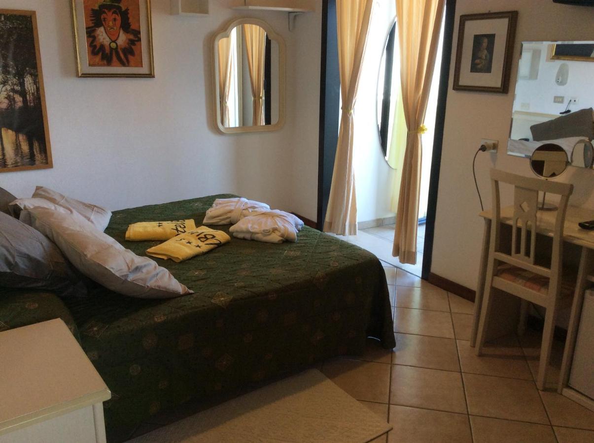 Hotel Byron Milano Marittima Extérieur photo
