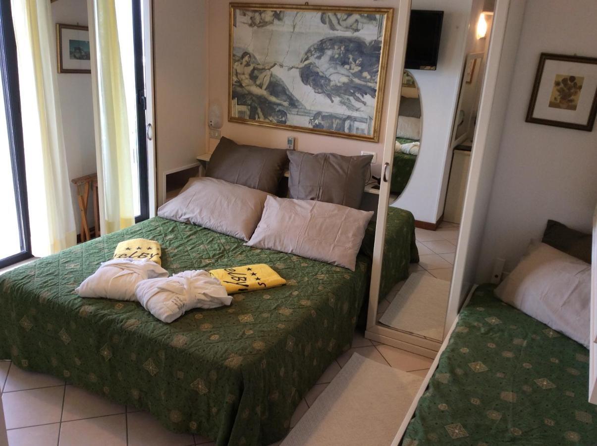 Hotel Byron Milano Marittima Extérieur photo