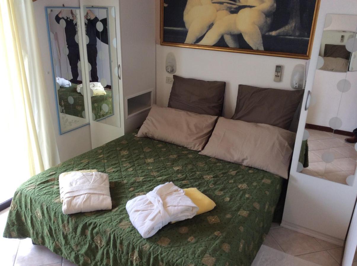 Hotel Byron Milano Marittima Extérieur photo
